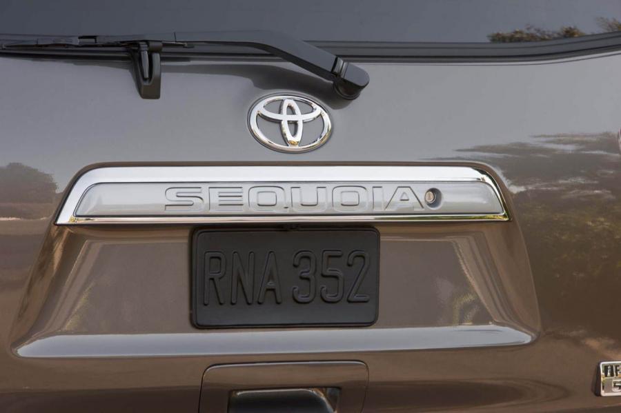  Toyota Sequoia 2013 года  (фото 33 из 50)
